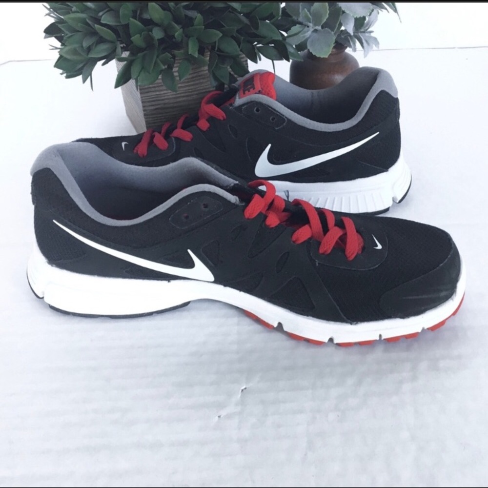 Nike Men’s Revolution 2 Running Shoes size 9.5